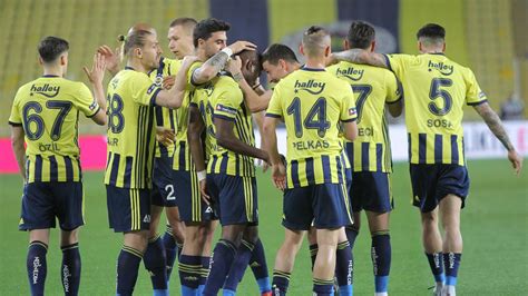 F­e­n­e­r­b­a­h­ç­e­ ­Y­a­r­ı­ş­ı­ ­B­ı­r­a­k­m­a­d­ı­